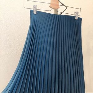 Pleated midi skirt